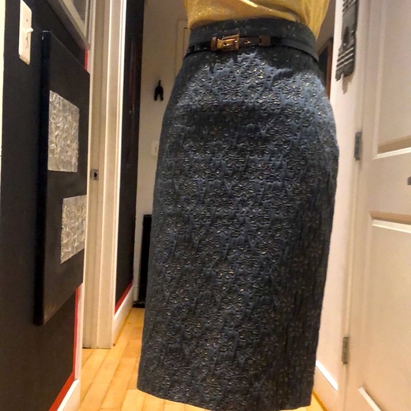 🇺🇸 Moschino Medium Stunning color and fit - Picture 2 of 16